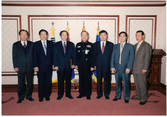 해군 참모 총장 장정길 대장과 그일행