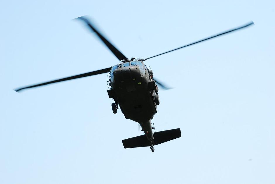 BEMIL 사진 자료실 - BEMIL 군사세계 용인 삼봉산행중 만난 UH-60