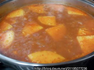 단맛이 날 정도로 싱싱한 새우홍합두부탕