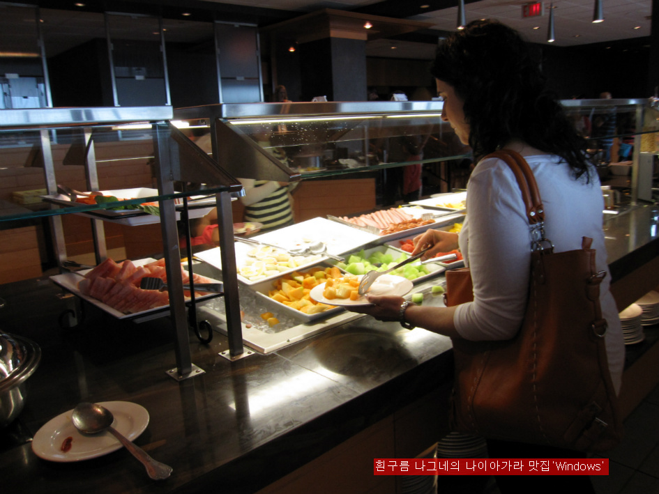 브런치 뷔페, 쉐라톤 온 더 폴스 호텔의 'Windows/ 윈도우즈' 레스토랑 [나이아가라 맛집]