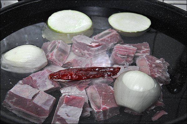 몸을 따뜻하게 해 주는 갈비탕