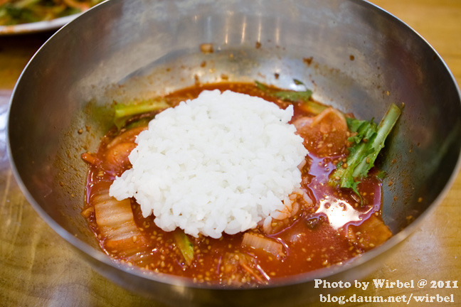 매콤한 비빔국수와 편육이 맛있는 그곳! 분당에서 이곳을 모르면 간첩!