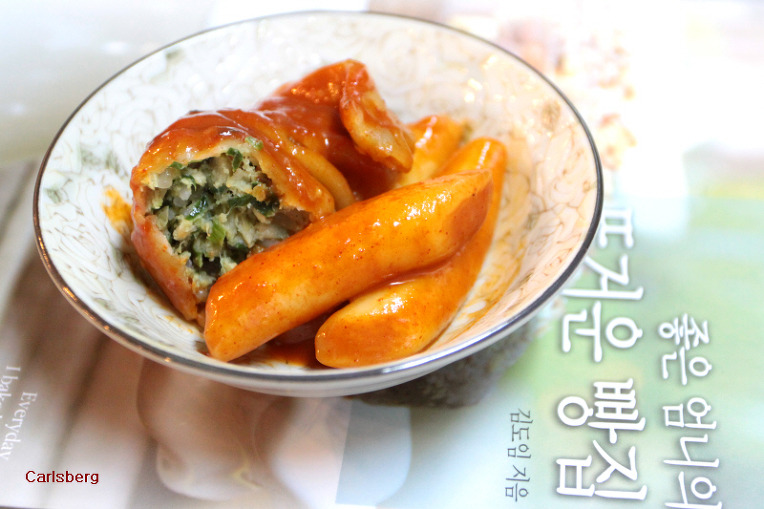 한입 먹으면 바로 중독이 되는 - 만두 떡볶이
