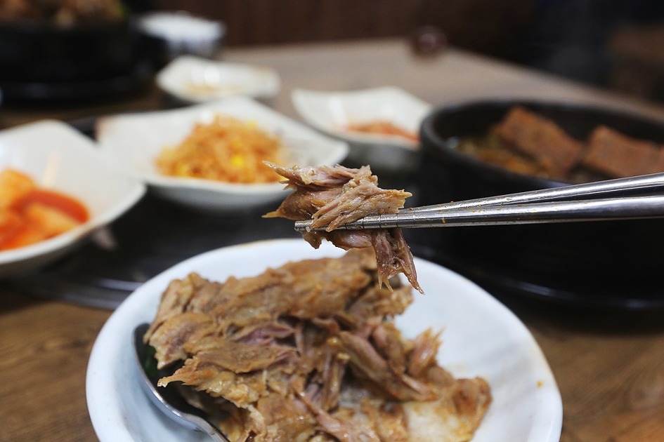 속 푼다는 개념 보다는 영양 보충이라는 개념의 뼈 해장국 / 대전 쌍용동 해장국 / 그래두 해장국