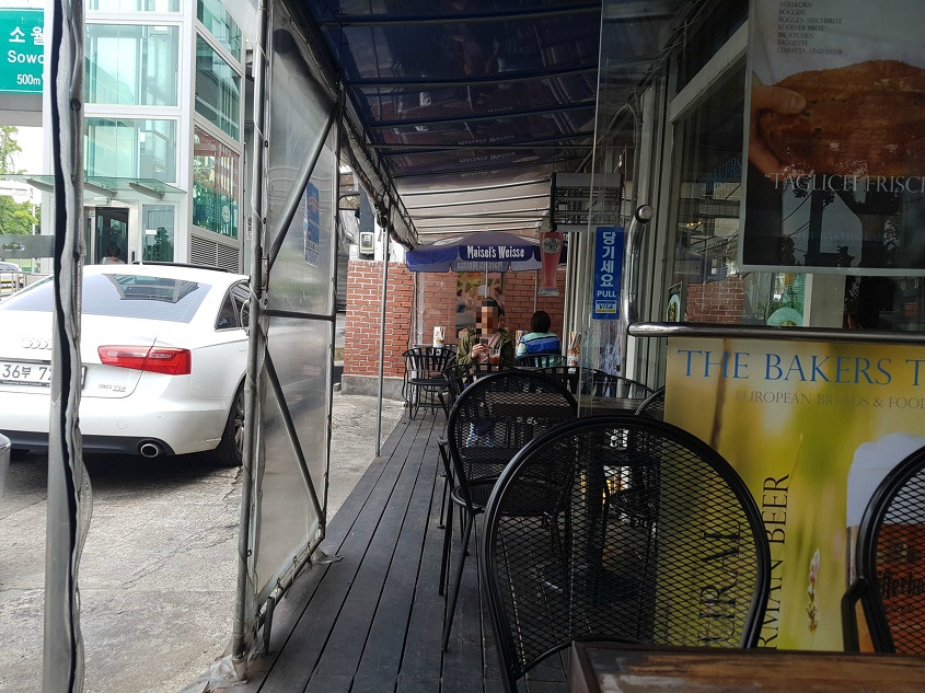 더베이커스테이블 이미지