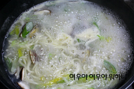 칼국수랑김치 이미지