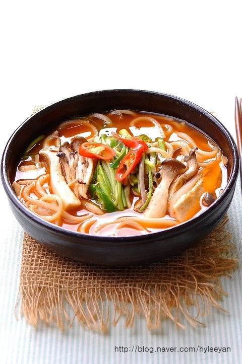 얼큰칼국수 이미지