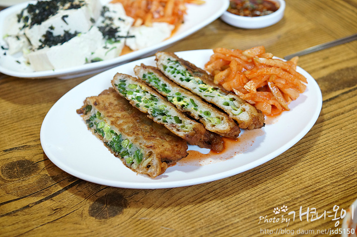 [울진덕구온천맛집] 두툼한 파전과 모두부 ~ 옹심이칼국수