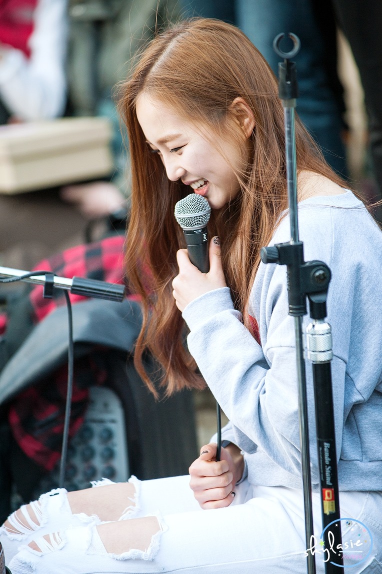 CLC(Crystal Clear) - 150322 홍대 버스킹 (승희,예은 중심)