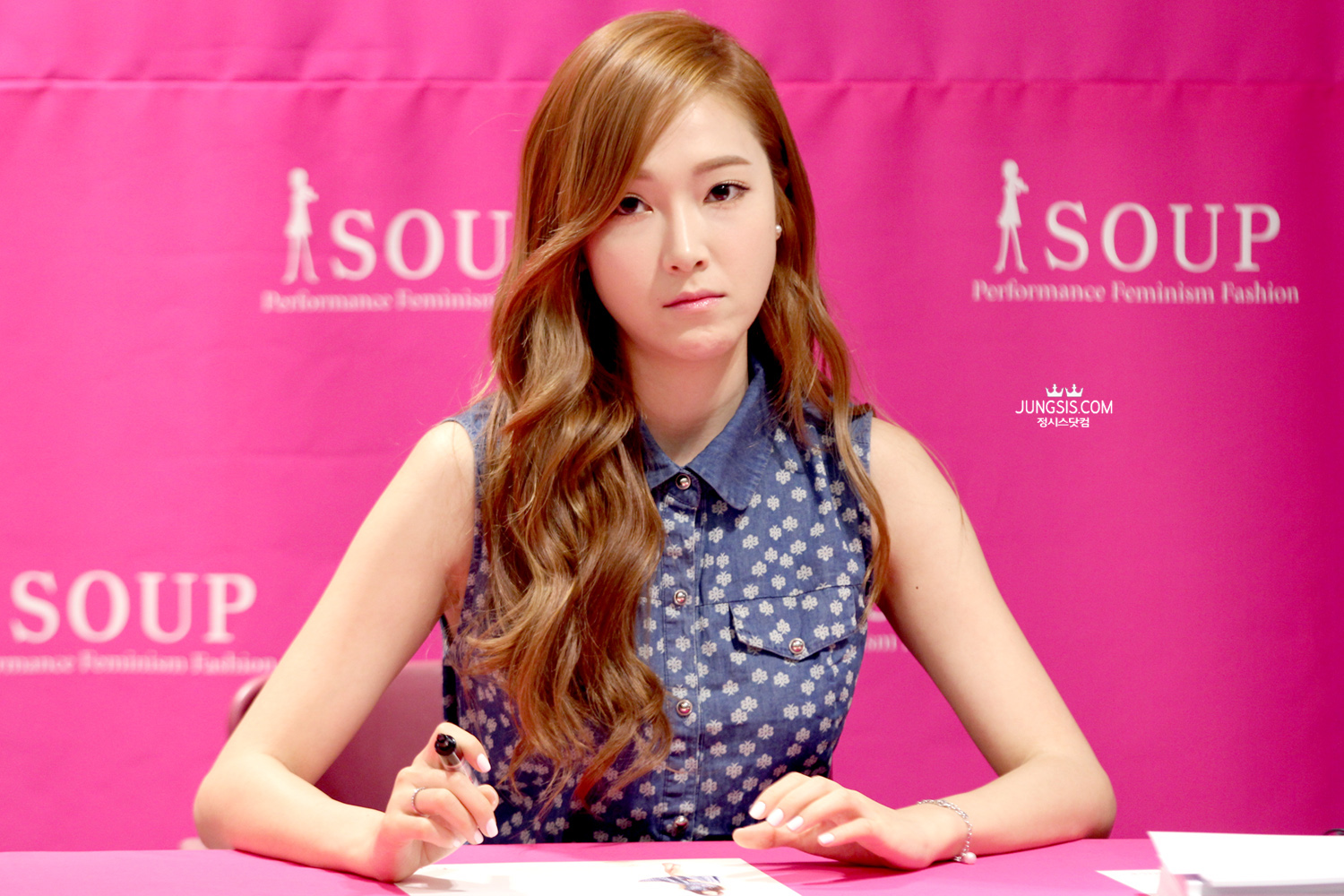 [PIC][04-04-2014]Jessica tham dự buổi fansign cho thương hiệu "SOUP" vào trưa nay - Page 3 2711B74153A449712F82BA