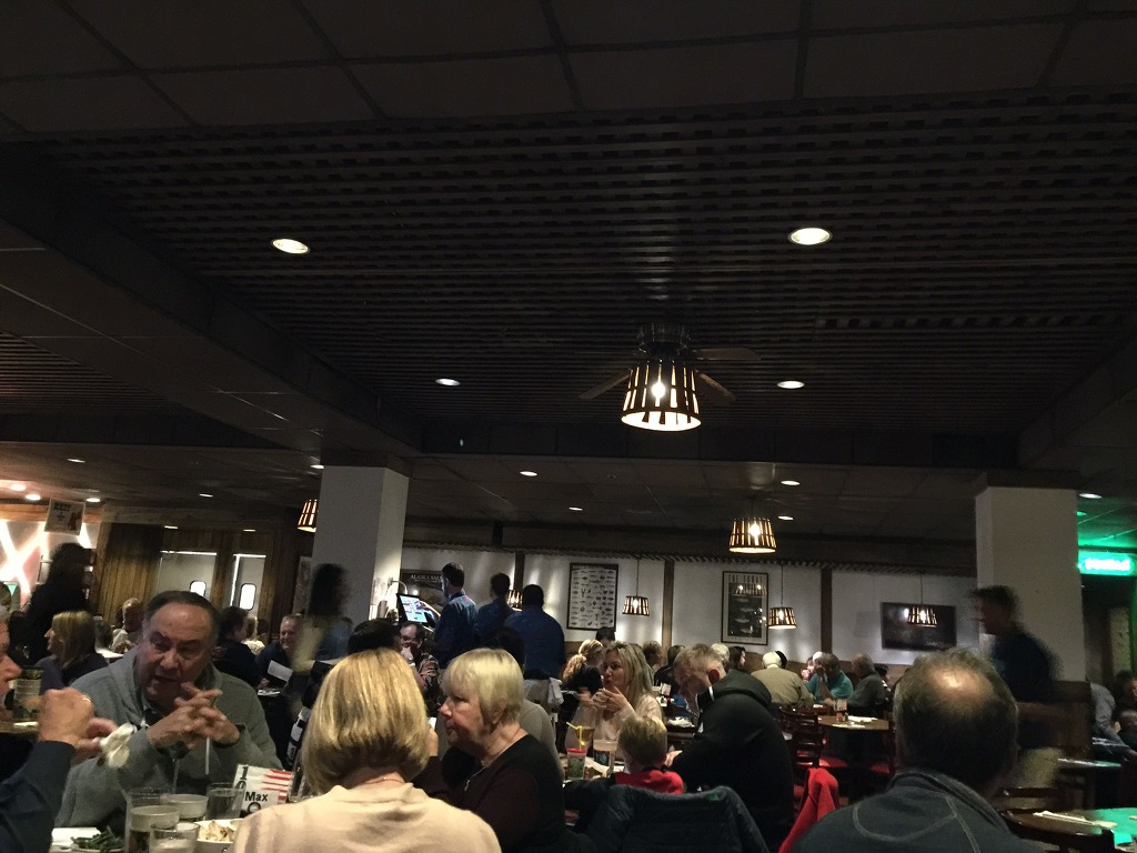 매년 이맘때면 가족이 함께 모여 Bob chinn's서 즐거운 Dinner를 한다.(Bob Chinn's Crab House/Wheeling) 