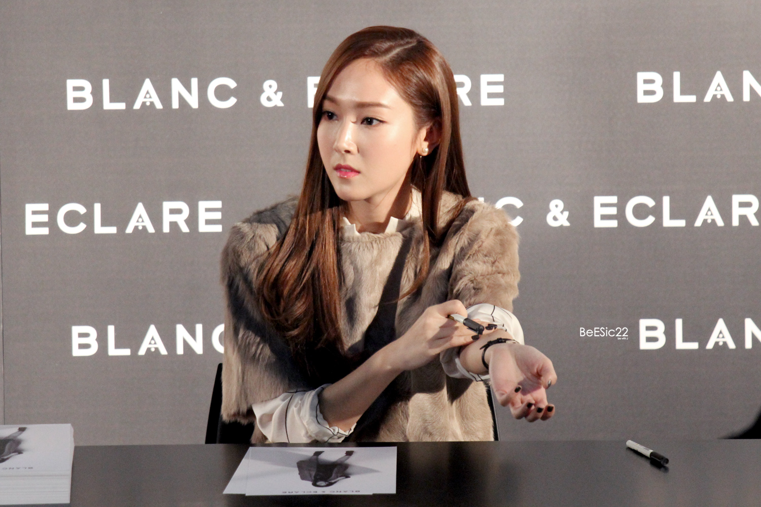 [PIC][22-12-2014]Jessica tham dự buổi fansign cho "BLANC&ECLARE" chi nhánh Seoul, Hàn Quốc vào chiều nay 227E8444553265B826D9CE